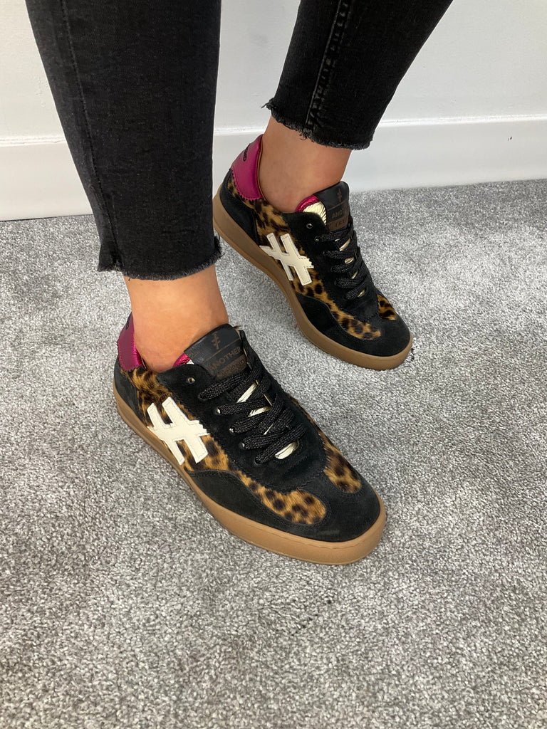 AT - BLACK AND LEOPARD